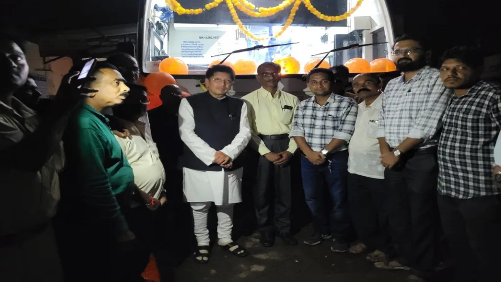 मंत्री दीपक केसरकर यांच्या हस्ते सावंतवाडीत स्लीपर कोच एसटी बसचा शुभारंभ