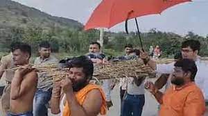 जालन्यातील लाठीचार्जच्या निषेधार्थ फुलंब्रीत टरबुजाची अंत्ययात्रा