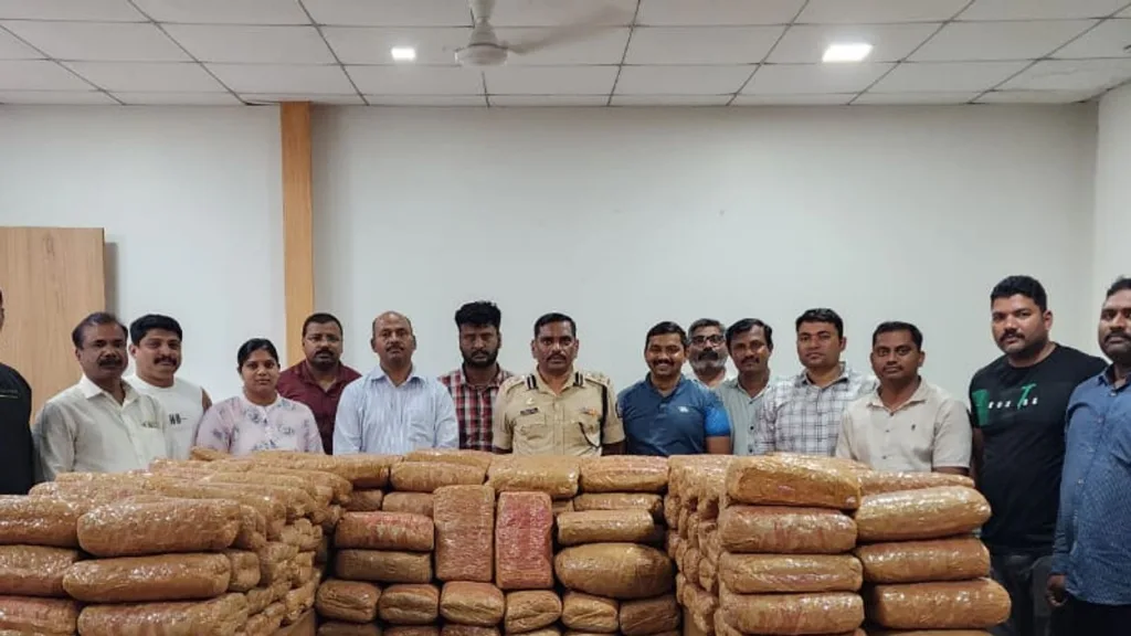 Smuggling of ganja by putting Maharashtra govt plate on the car