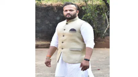 घरोघरी फिरणाऱ्या परप्रांतीय व्यापाऱ्यांपासून ग्रामस्थांनी सावध राहावे : सुधीर राऊळ