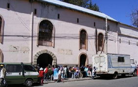 गुन्हेगारच चालवितात तुरुंग Prisons are run by criminals