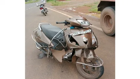 पिंगुळी – गुढीपूर सर्व्हिस मार्गावर अपघात ; एक गंभीर