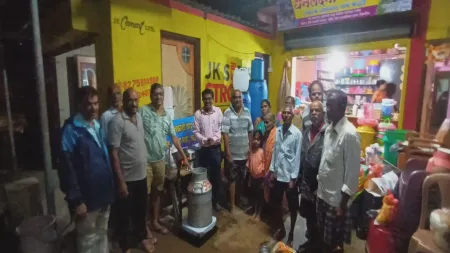 कलंबिस्त दुग्ध व्यावसायिक सह. संस्थेला इलेक्ट्रिक वजन काटा प्रदान !