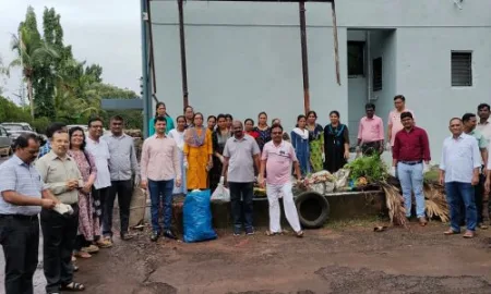 ‘स्वच्छता ही सेवा’ जिल्हाधिकारी, एसपी, सीईओंसह अधिकारी, कर्मचाऱ्यांचे श्रमदान Cleanliness of offices everywhere in the district