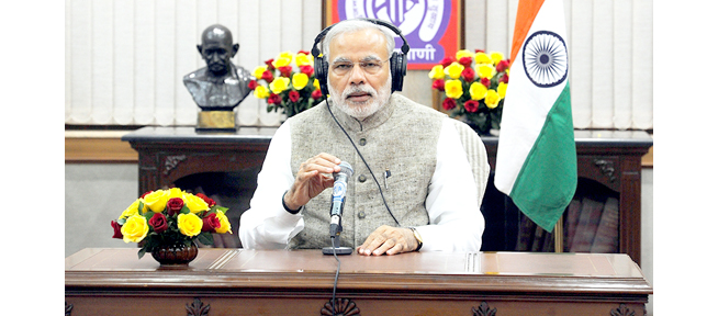 Offer 'Swachathanjali' to Gandhiji