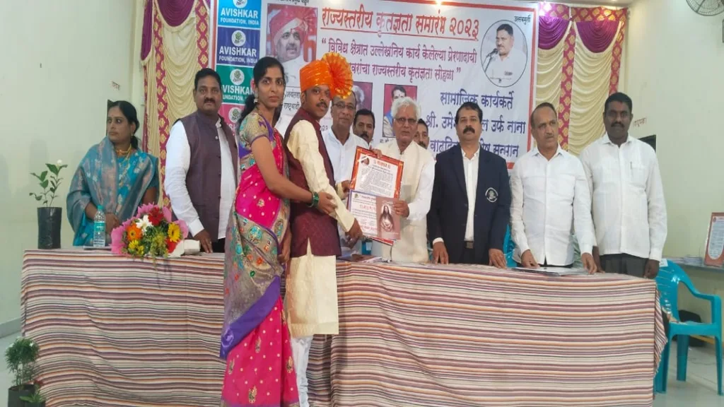 मांडकुली शाळेचे सुयोग धामापूरकर यांना गुणवंत शिक्षक पुरस्कार