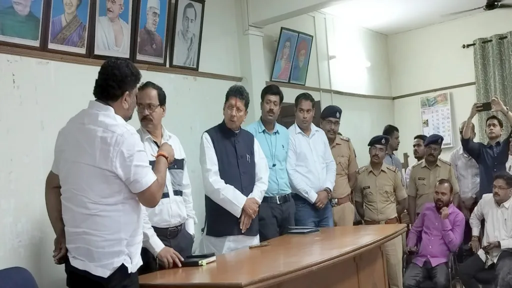 सर्वपक्षीय आणि आंजिवडे ग्रामस्थांच्या टार्गेटवर प्रशासकीय अधिकारी