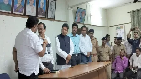 सर्वपक्षीय आणि आंजिवडे ग्रामस्थांच्या टार्गेटवर प्रशासकीय अधिकारी