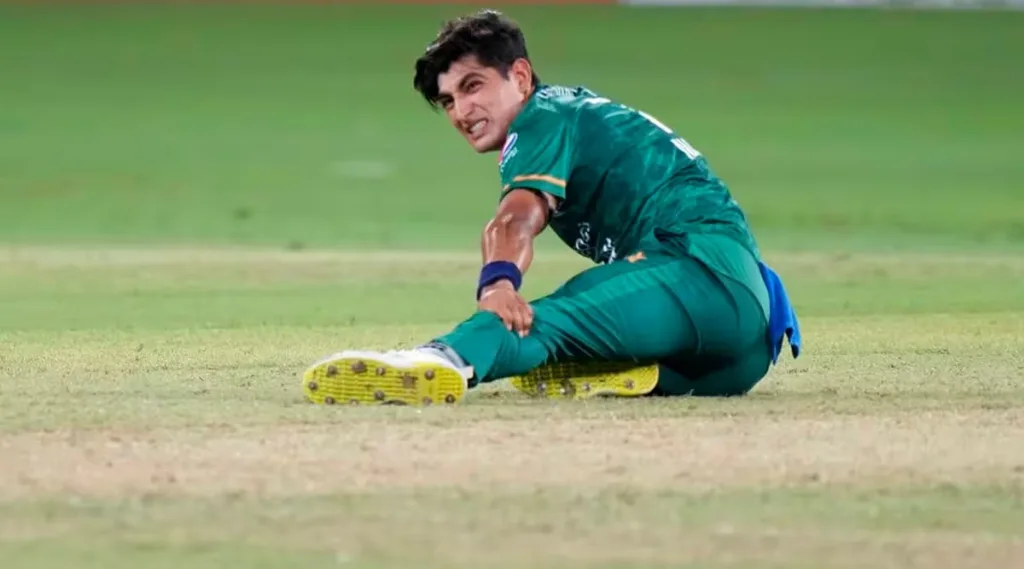 पाकला मोठा धक्का, नसीम शाह वर्ल्डकपला मुकण्याची शक्यता A big blow to Pakistan, Naseem Shah is likely to miss the World Cup