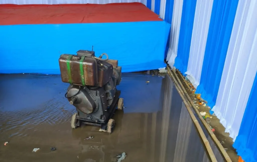 पाटील गल्ली गणेशोत्सव मंडपात सांडपाणी