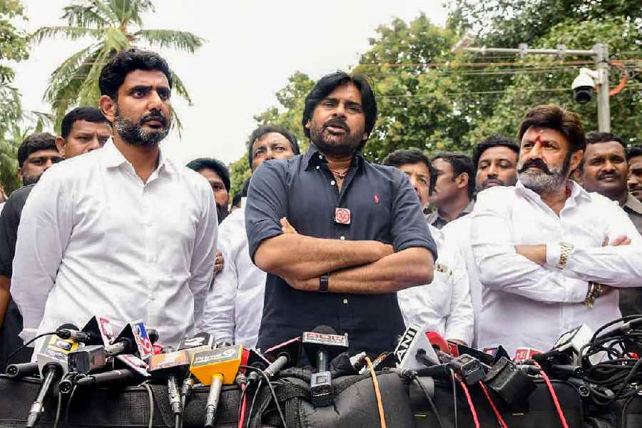 Pawan Kalyan met Chandrababu in jail