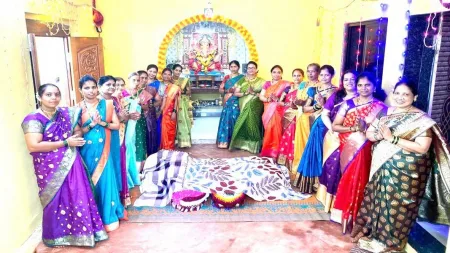 मळगाव-टेमकरवाडी येथील राऊळ कुटुंबियातील सुवासिनींचा व्हवसा कार्यक्रम उत्साहात