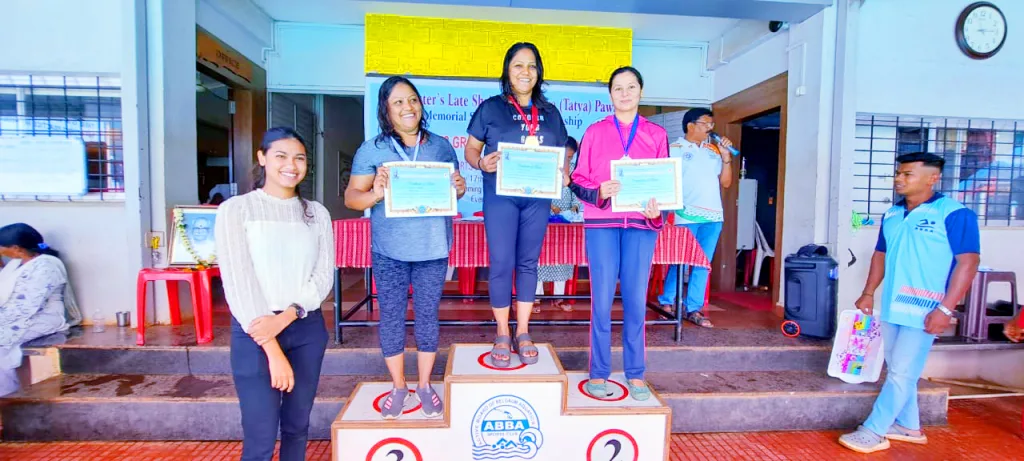 वयस्करांच्या जलतरण स्पर्धेत बेळगावचे वर्चस्व Belgaum dominated senior swimming competition