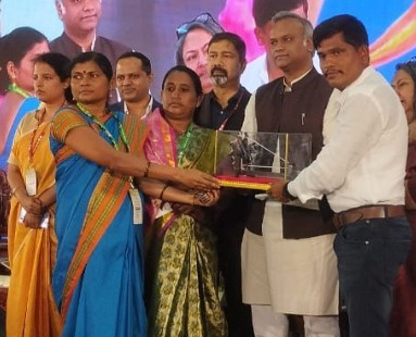 Bekwad Gr. Pt. Honored with Gandhigram Award