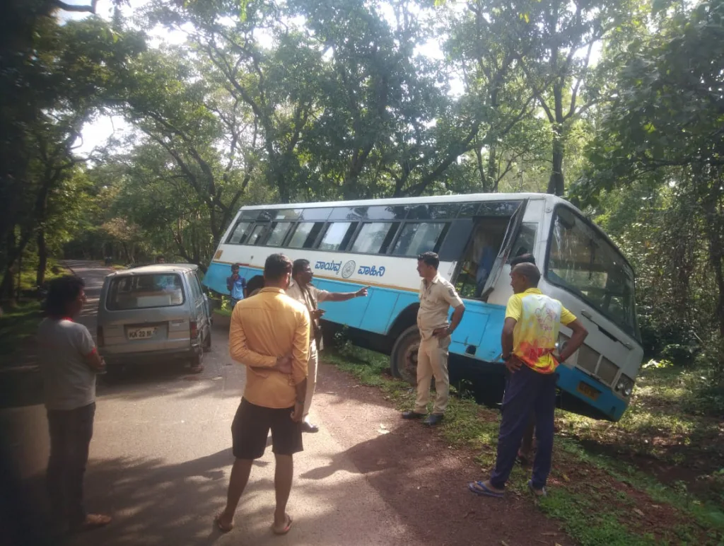 Bus accident near Abnali