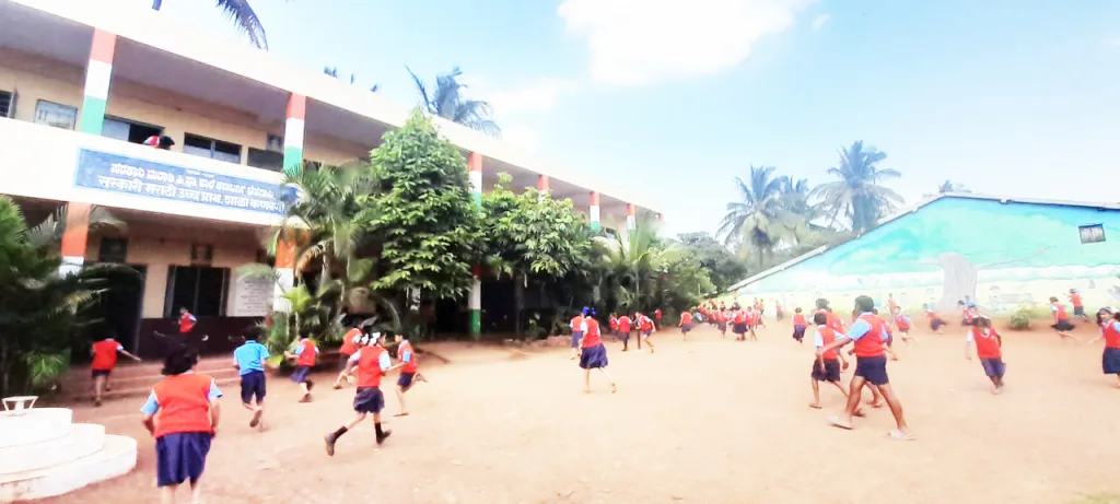 कणबर्गी सरकारी मराठी शाळेत शिक्षकांची कमतरता Shortage of teachers in Kanbargi Government Marathi School