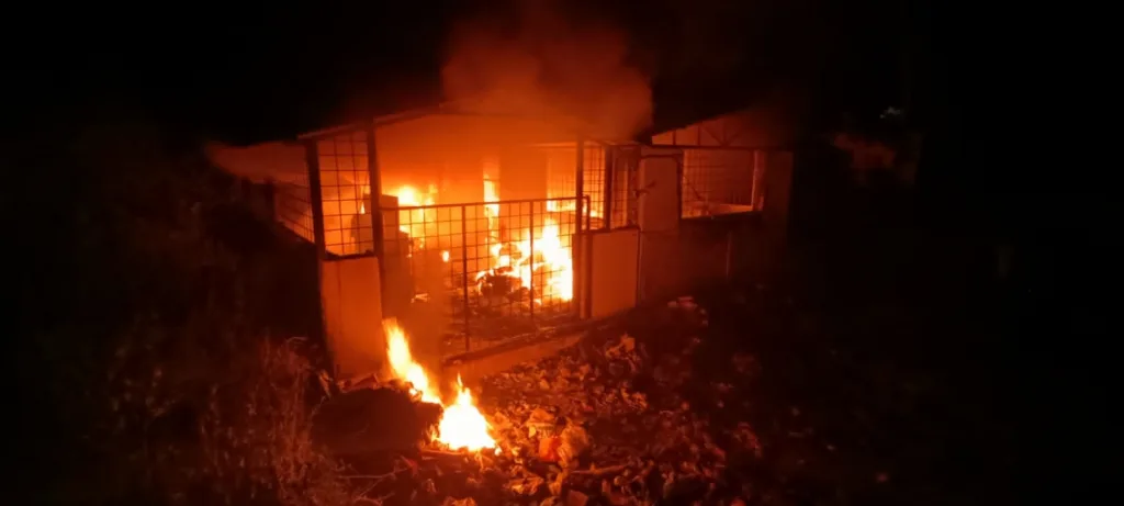 कुळे कचरा शेड खाक, 80 लाखांची हानी Kule garbage shed destroyed, loss of 80 lakhs