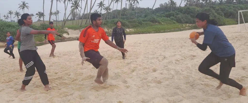 व्हॉलिबॉल नंतर आता हँडबॉलही‘आऊट’ After volleyball, now handball is also 'out'.