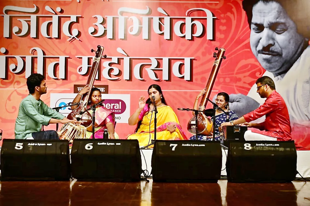 Singers entertained the fans at the Jitendra Abhishek Music Festival