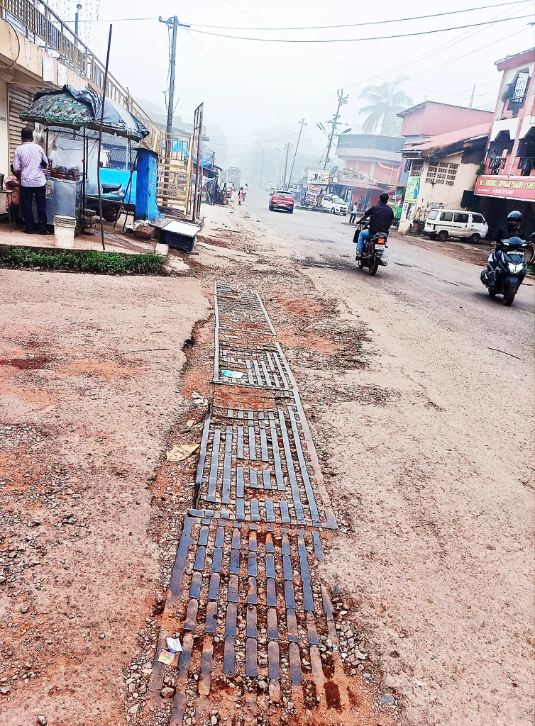 Usgaon PDA Market road is dangerous for traffic