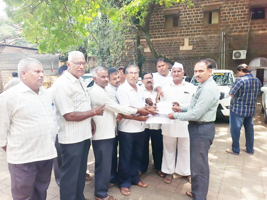 Waive off the entire debt of farmers, demand of farmers in Kakati