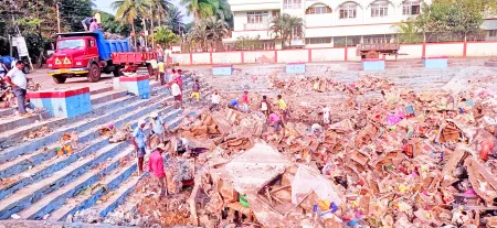 तलावांतून गणेशमूर्ती काढण्यास प्रारंभ Starting to remove Ganesha idols from lake