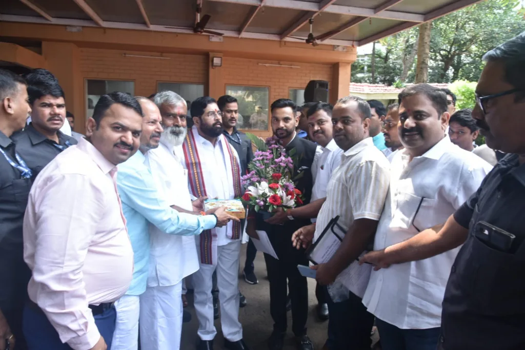 Give justice to Marathi speakers