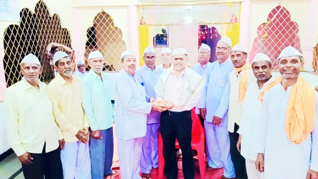 Shankar Mutgekar felicitated for receiving the Adarsh Teacher Award