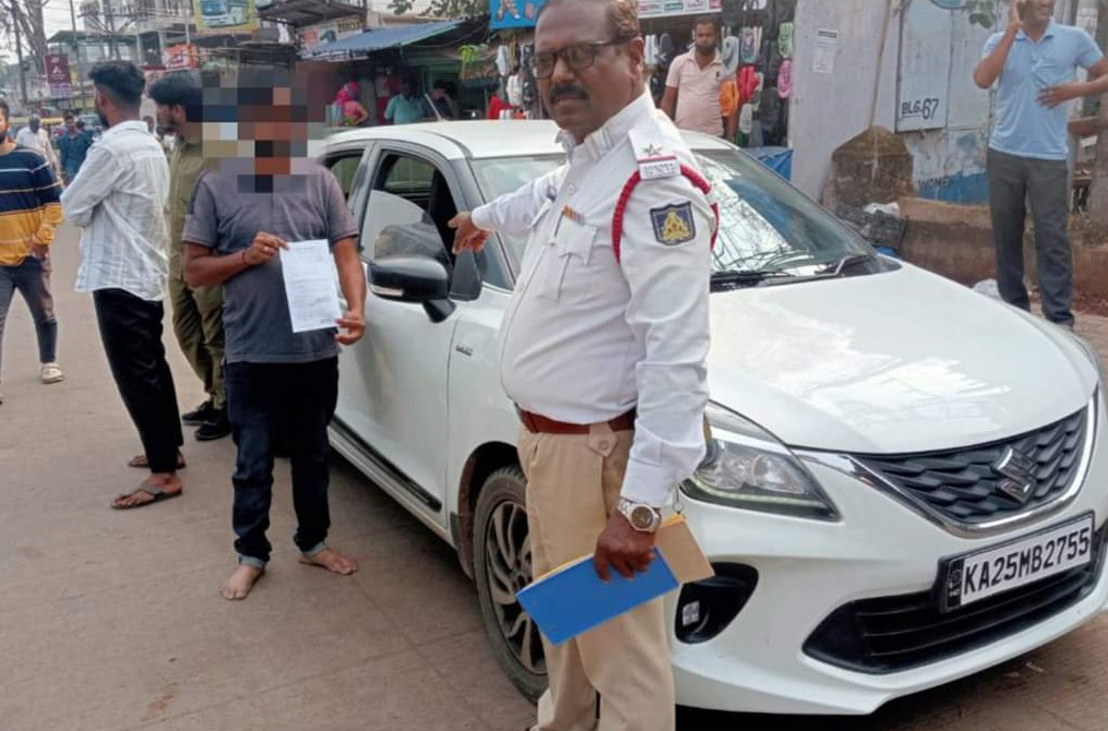 काळ्या काचा लावणाऱ्या कारचालकांवर कारवाई Action will be taken against motorists who install black glasses