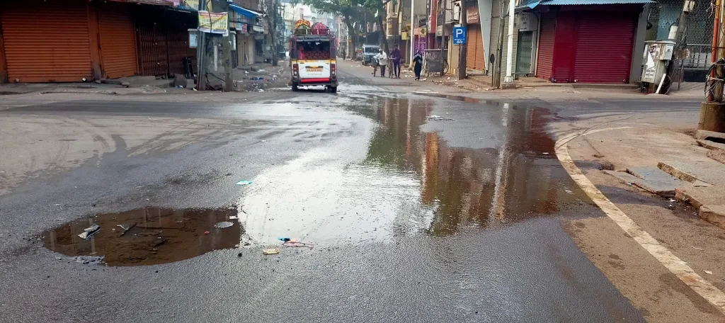Water leakage at Khadebazar-Ganpat Galli intersection