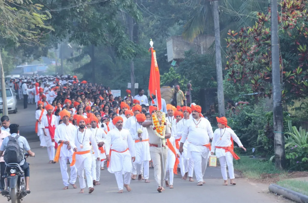 दुर्गादौडने गल्लोगल्ली शिवरायांचा गजर Gallogalli Shivaraya's alarm by Durgadaud