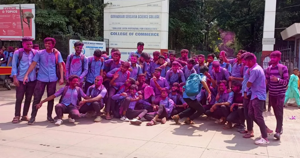 पदवी अभ्यासक्रमाच्या परीक्षा संपल्या Degree course exams are over