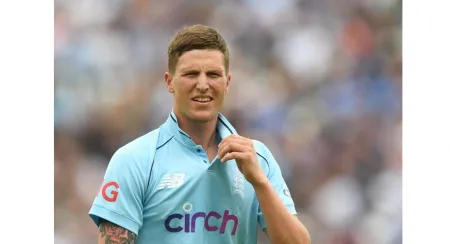 इंग्लंडच्या संघात टोपलीच्या स्थानी कार्स Cars instead of baskets in the England team