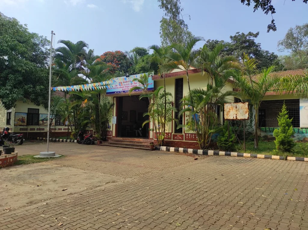 मोठा मासा गळाला, छोटे मासे तळाला! Big fish drowned, small fish fried!