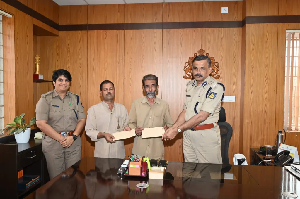 The glory of 'those' two rickshaw pullers