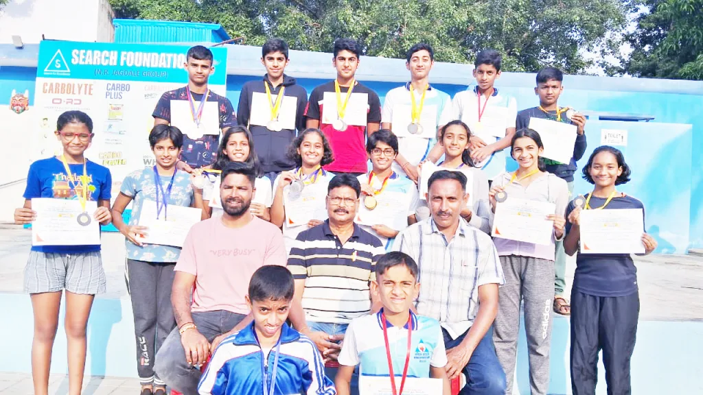 जलतरण स्पर्धेत आबा-हिंद क्लबचे यश Aba-Hind Club's success in swimming competition