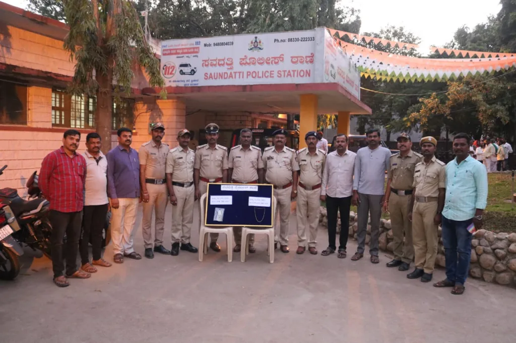 सौंदत्ती पोलिसांकडून दोघा घरफोड्यांना अटक Saundatti police arrested two burglars