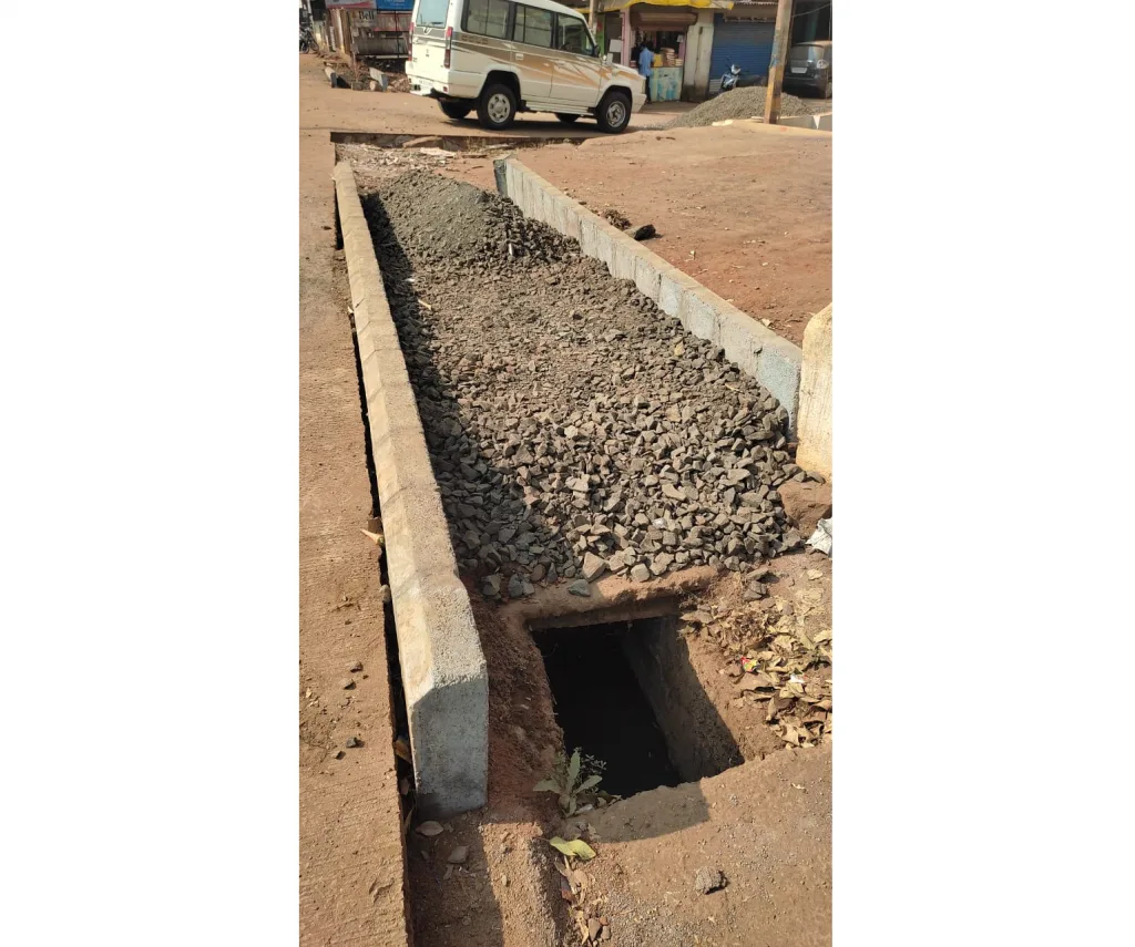 Paint the old gutter with gravel