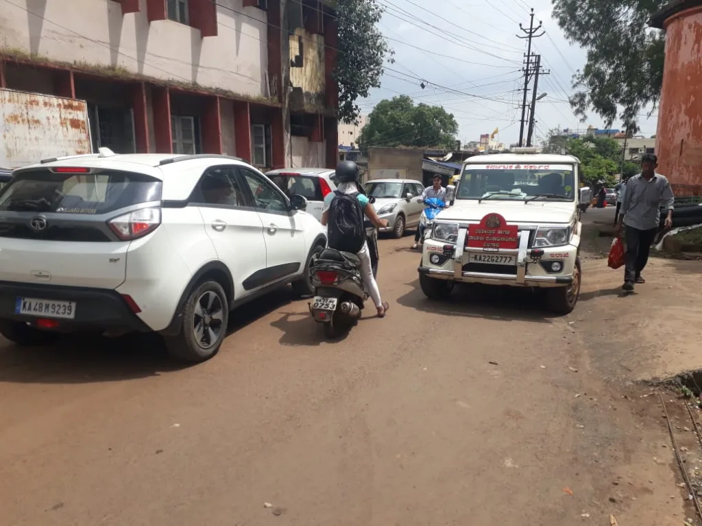 Traffic jam on Kacheri road even on holidays