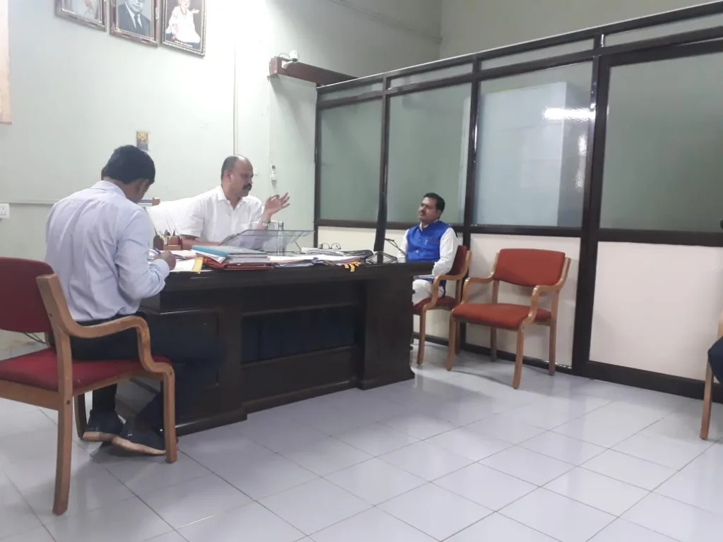 जिल्हाधिकारी कार्यालयातील नगर योजना विभागाची गांधीगिरी Gandhigiri of Town Planning Department in Collectorate