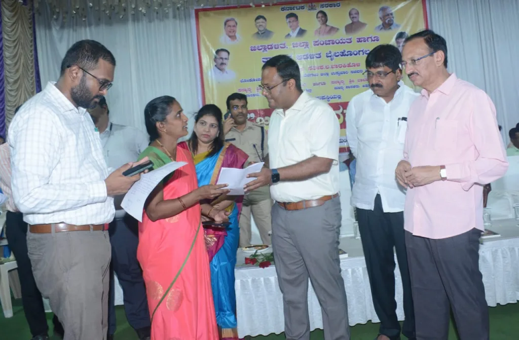 Great response to Janata Darshan at Bailhoongal