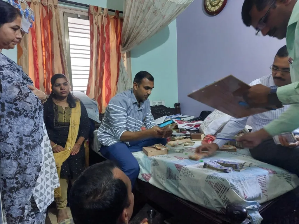 बेळगावात लोकायुक्तांचे छापे Lokayukta raids in Belgaum