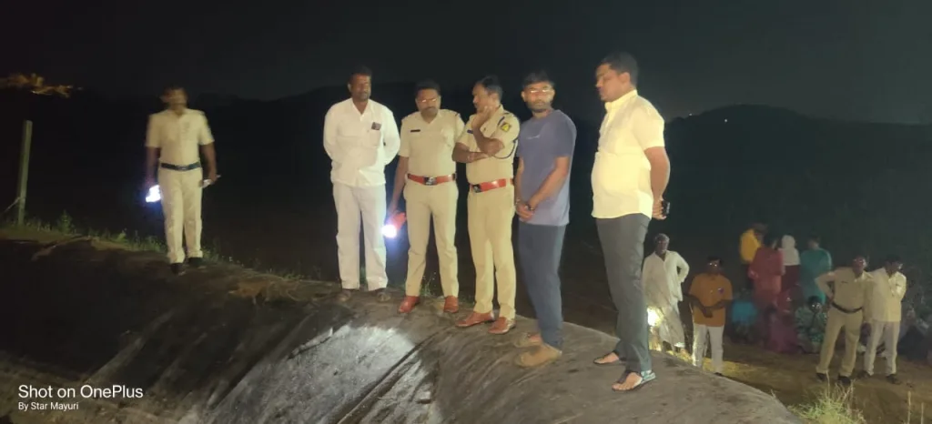 शेततळ्यात बुडून मायलेकीचा दुर्दैवी मृत्यू unfortunate death by drowning in the farm