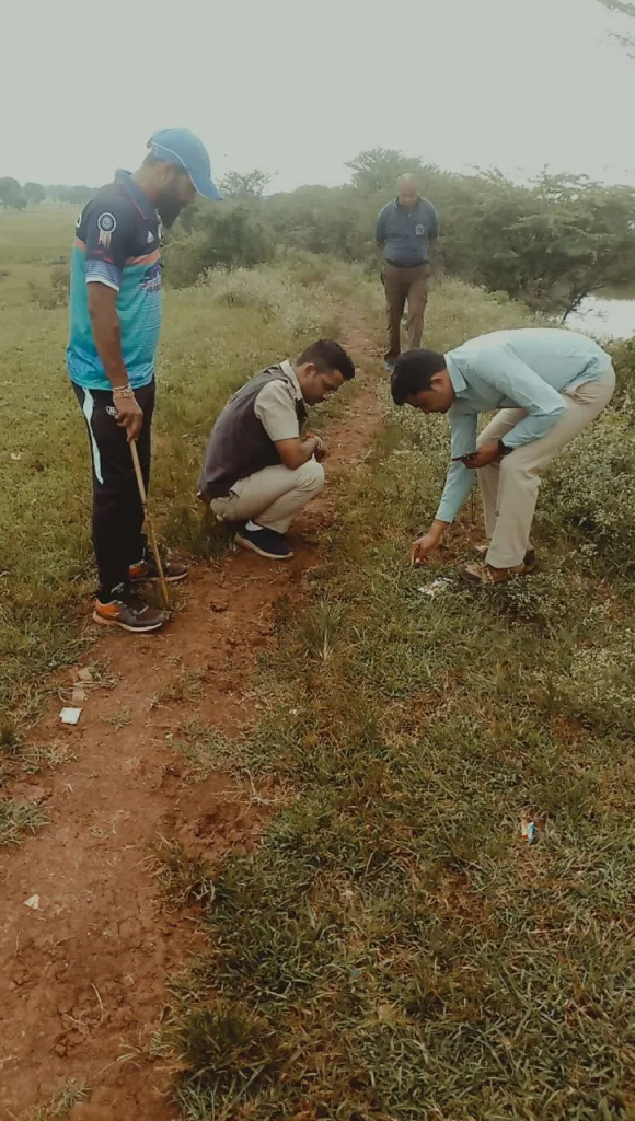 अनगोळमध्ये पुन्हा बिबट्यासदृश प्राण्याच्या पायांचे ठसे In Angol again the footprints of a leopard-like animal