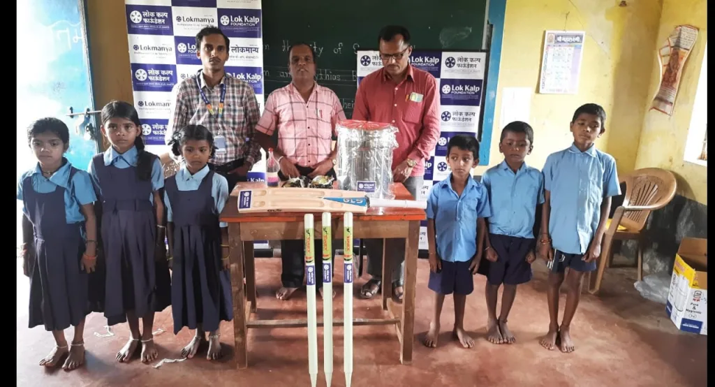 लोककल्पतर्फे हंडीकोपवाडा येथील शाळेला क्रीडा साहित्याची भेट Gift of sports materials to a school in Handikopwada by Lokkalp