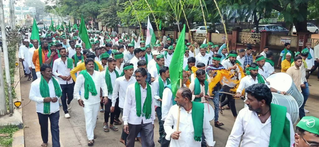 उसाला 3800 रुपये भाव जाहीर करा Announce the price of sugarcane at Rs.3800