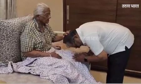 स्वाभिमानी शेतकरी संघटनेचे नेते राजू शेट्टी यांची पदयात्रे दरम्यान आपल्या आई बद्दल भावनिक पोस्ट Raju Shetty post to his mother