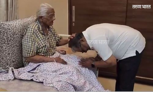 स्वाभिमानी शेतकरी संघटनेचे नेते राजू शेट्टी यांची पदयात्रे दरम्यान आपल्या आई बद्दल भावनिक पोस्ट Raju Shetty post to his mother