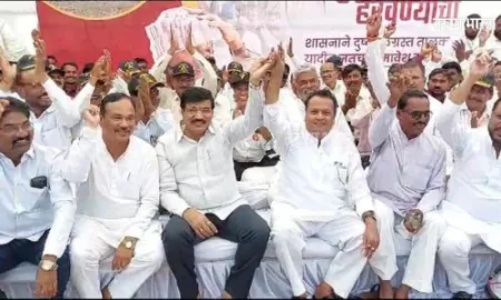 हेवेदावे सोडून आजी माजी आमदार जत तालुक्यासाठी एकत्र! दुष्काळ जाहीर करण्याच्या मागणीसाठी सर्वपक्षीय लाक्षणिक उपोषण Jat Taluka famine