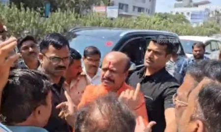 Sangli Breaking : सांगलीत मंत्री सुरेश खाडे यांचा ताफा अडवला; मराठा समाजाकडून काळे झेंडे दाखवत निषेध